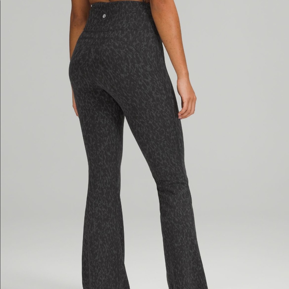 LULULEMON Groove Pant S High Rise Pant NULU ALIGN Leopard Camo Deep Coal Multi - Picture 4 of 15